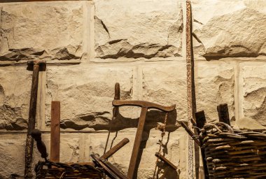 Depodaki eski aletler