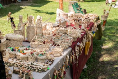 mısır yapraklarından yapılmış el yapımı nesneler