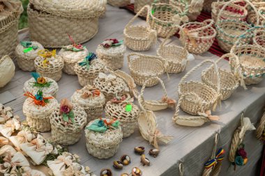 mısır yapraklarından yapılmış el yapımı nesneler