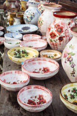 Geleneksel Romen el yapımı seramik pazarı