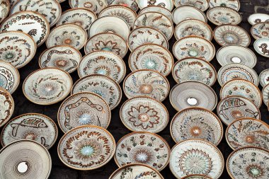 Geleneksel Romen el yapımı seramik pazarı