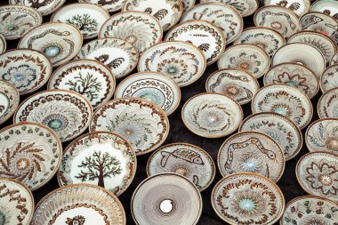 Geleneksel Romen el yapımı seramik pazarı