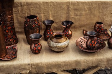 Geleneksel Romen el yapımı seramik pazarı