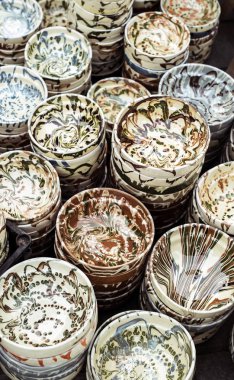 Geleneksel Romen el yapımı seramik pazarı