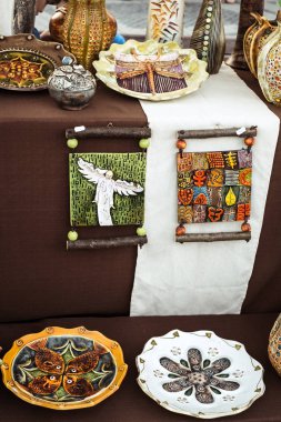 Geleneksel Romen el yapımı seramik pazarı