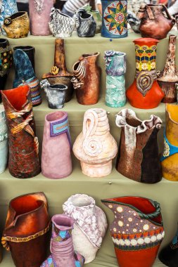 Geleneksel Romen el yapımı seramik pazarı
