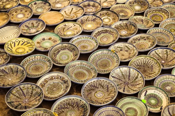 Geleneksel Romen el yapımı seramik pazarı