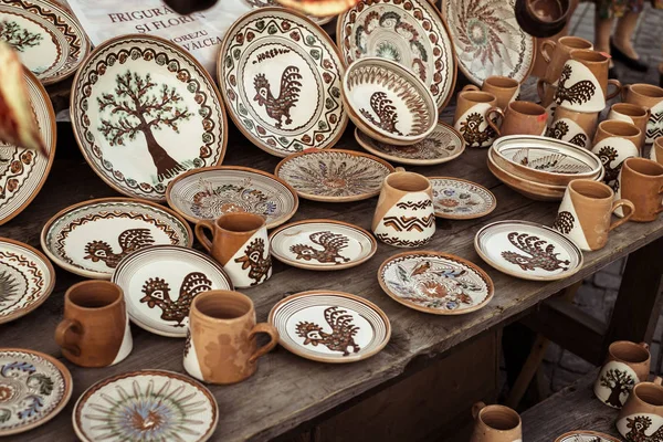 Geleneksel Romen el yapımı seramik pazarı