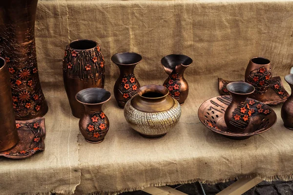 Geleneksel Romen el yapımı seramik pazarı