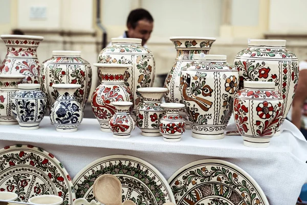 Geleneksel Romen el yapımı seramik pazarı