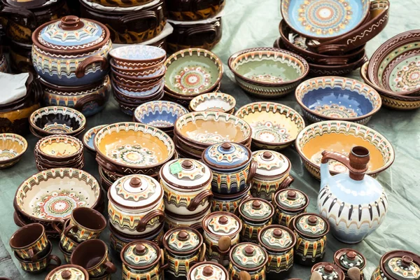 Geleneksel Romen el yapımı seramik pazarı