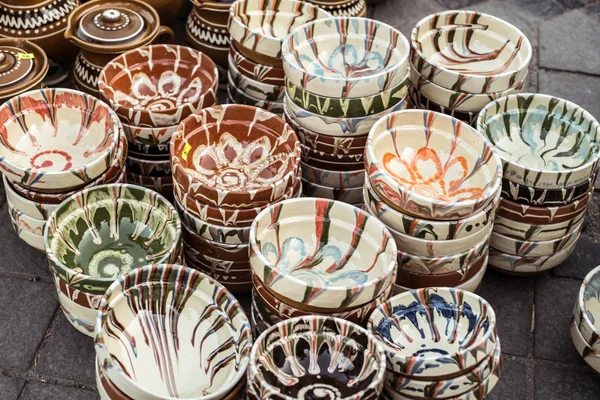 Geleneksel Romen el yapımı seramik pazarı