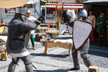 sokak kılıç mücadele performans