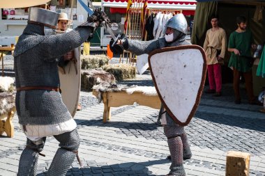 sokak kılıç mücadele performans