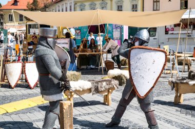 sokak kılıç mücadele performans