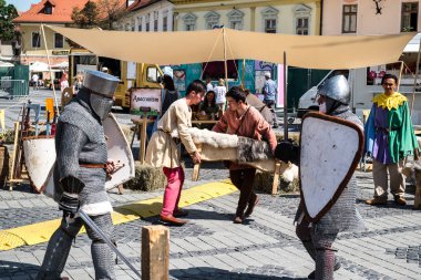 sokak kılıç mücadele performans