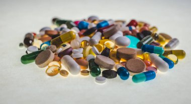 Farmasötik tabletler, kapsüller, terapi ilaçları ve haplar