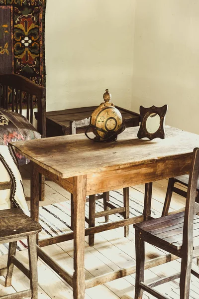 Traditional Romanian folk house interior with rural decoration — Stock Photo, Image