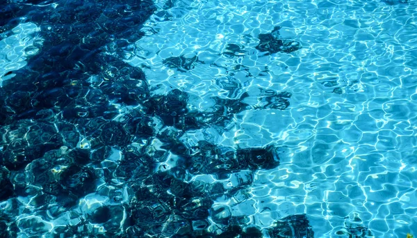 Klares mediterranes Meerwasser — Stockfoto
