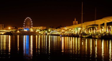 Malaga şehir Malaga liman gezinti Muelle Uno