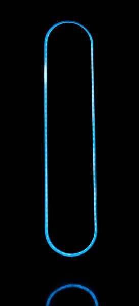Forma de elipse de luz led azul abstracta sobre fondo negro — Foto de Stock