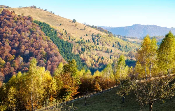 Colinas na temporada de outono, Aldeia Fantanele, Condado de Sibiu, Roman — Fotografia de Stock