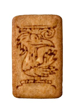 Beyaz zemin üzerinde totem olan bir kraker