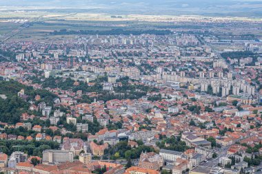Brasov 'un karpatya dağlarıyla çevrili hava manzarası, aralarında popüler Boiana Brasov' un da bulunduğu kayak merkezleriyle dolu. Romanya, Balkanlar, Doğu Avrupa