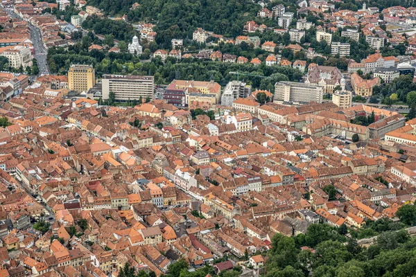 Brasov 'un karpatya dağlarıyla çevrili hava manzarası, aralarında popüler Boiana Brasov' un da bulunduğu kayak merkezleriyle dolu. Romanya, Balkanlar, Doğu Avrupa