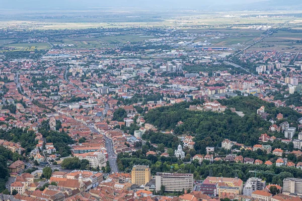 Brasov 'un karpatya dağlarıyla çevrili hava manzarası, aralarında popüler Boiana Brasov' un da bulunduğu kayak merkezleriyle dolu. Romanya, Balkanlar, Doğu Avrupa