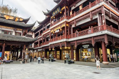 Shanghai, China May 13, 2025 Yuyuan Garden (also known as Yu Garden) in Shanghai is one of Chinas most iconic tourist destinationsdrawing domestic and international visitors throughout the year