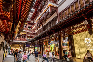 Shanghai, China May 13, 2025 Yuyuan Garden (also known as Yu Garden) in Shanghai is one of Chinas most iconic tourist destinationsdrawing domestic and international visitors throughout the year