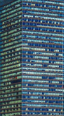 Modern ofis binasının pencereleri. Shanghai, Çin 'de cam bina gökdeleni dokusu