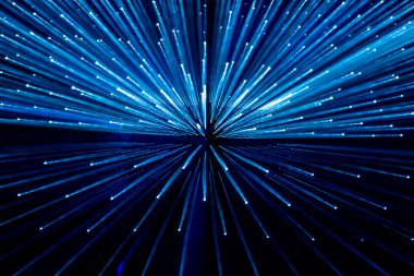 Işıklar yakınlaştırma tekniklerini, yıldız warp hızını kameranın içinde ve dışında yakınlaştırma efektini kullanır.