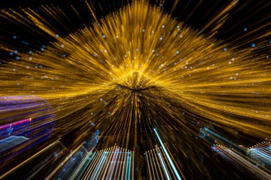 Işıklar yakınlaştırma tekniklerini, yıldız warp hızını kameranın içinde ve dışında yakınlaştırma efektini kullanır.