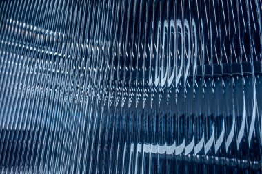 Şeffaf polikarbonat hücrelerinde parlak çizgiler