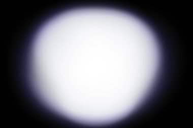 Işık titreşimi, görüntünün yumuşak, ruhani bir kalitesi var, gizem ve diğer dünyevi değerleri çağrıştırıyor.