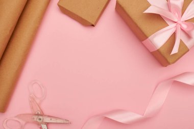 Mevcut kutusu dekorasyon için makas ile kaydırma zanaat ayarla