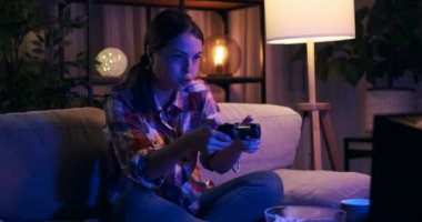 Kadın bir video oyunu maçını kaybetmekten memnun değil