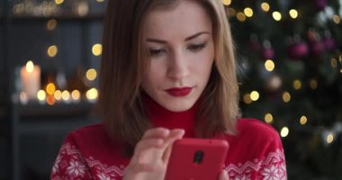 Kadın cep telefonu kullanırken afalladı
