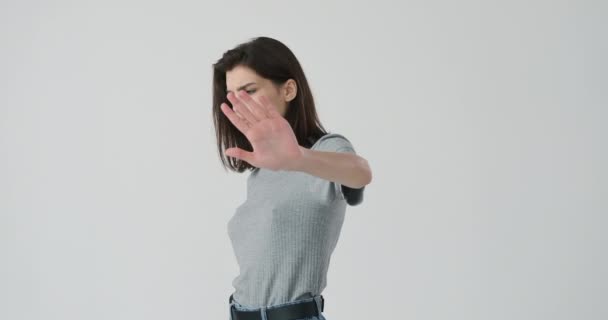 Woman saying no with hand sign — Stock Video