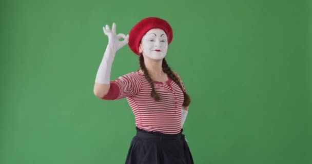 Mime artista dando ok sinal de mão — Vídeo de Stock