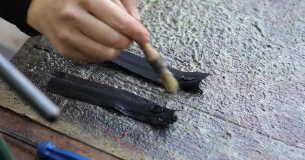 靴メーカー マスター 職人が製造 小さなアトリエでプロデュース女性靴 — ストック動画