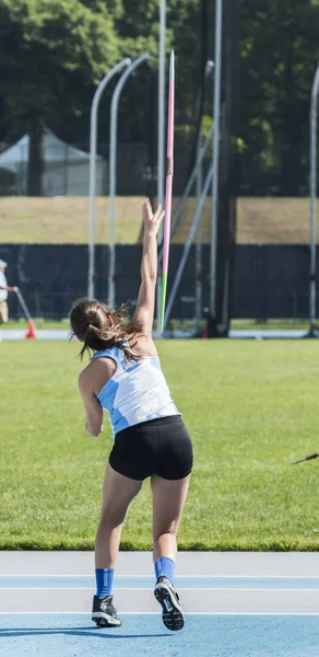 High School Girl Track Field Athlete Throwing Javelin Competition — Stock Photo, Image