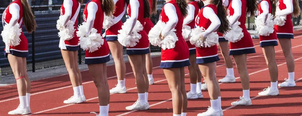 Cheerleading Squad Performing Routine Fron Home Fans High School Football — Stock Photo, Image