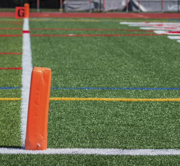 End Zone Futballpálya Ellátott Narancssárga Távvezetékoszlopok — Stock Fotó