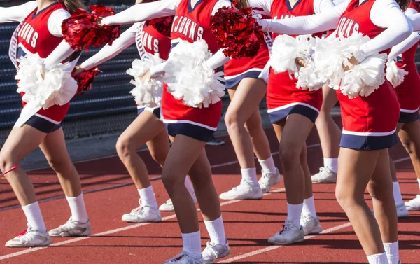 High School Cheerleading Squad Red White Pom Poms Cheering Sidelins — Stock Photo, Image