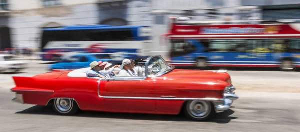 Гавана Куба Июля 2018 Года Старый Модный Красный Кабриолет Возит — стоковое фото