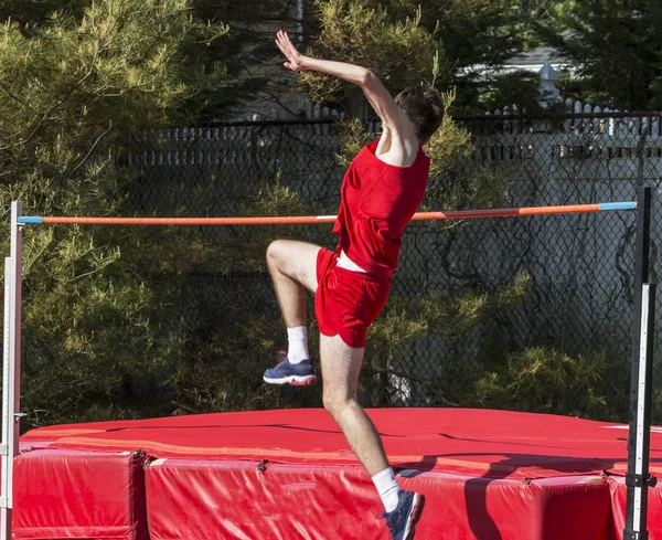 High School Track Field High Jumper Taking Ground Attempts Jump — Φωτογραφία Αρχείου