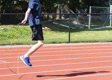 Bir parça geç yaz aylarında ip atlama tarafından çapraz eğitim lise kaçak değildir.